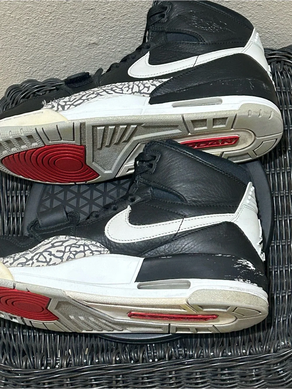 Size 10 Jordan Legacy 312 Black White AV3922-001